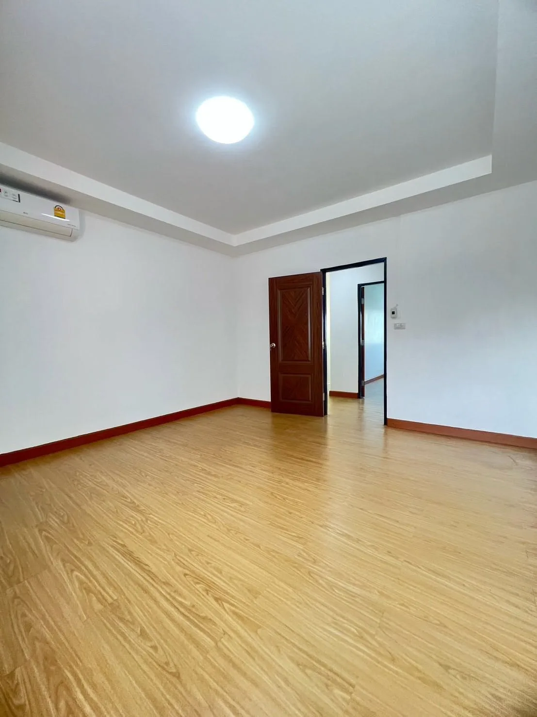 ขายอาคารพาณิชย์ 2 ชั้น รีโนเวทใหม่ ถนนเกษตรสมบูรณ์ ราคา 1.69 ล้าน