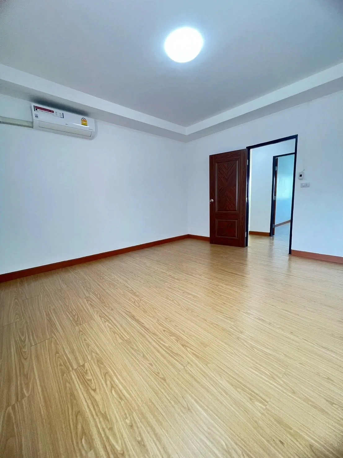 ขายอาคารพาณิชย์ 2 ชั้น รีโนเวทใหม่ ถนนเกษตรสมบูรณ์ ราคา 1.69 ล้าน