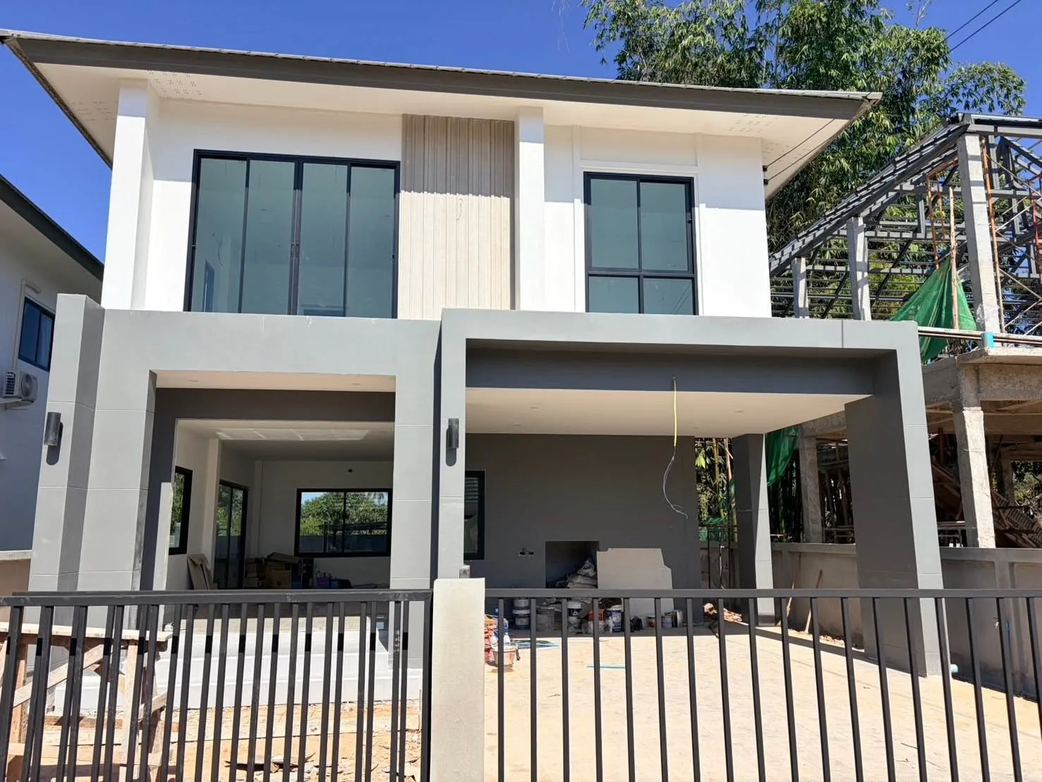 บ้านใหม่พร้อมอยู่ บ้านดู่ใกล้สนามบินเชียงราย ราคา 3.49 ล้านบาท