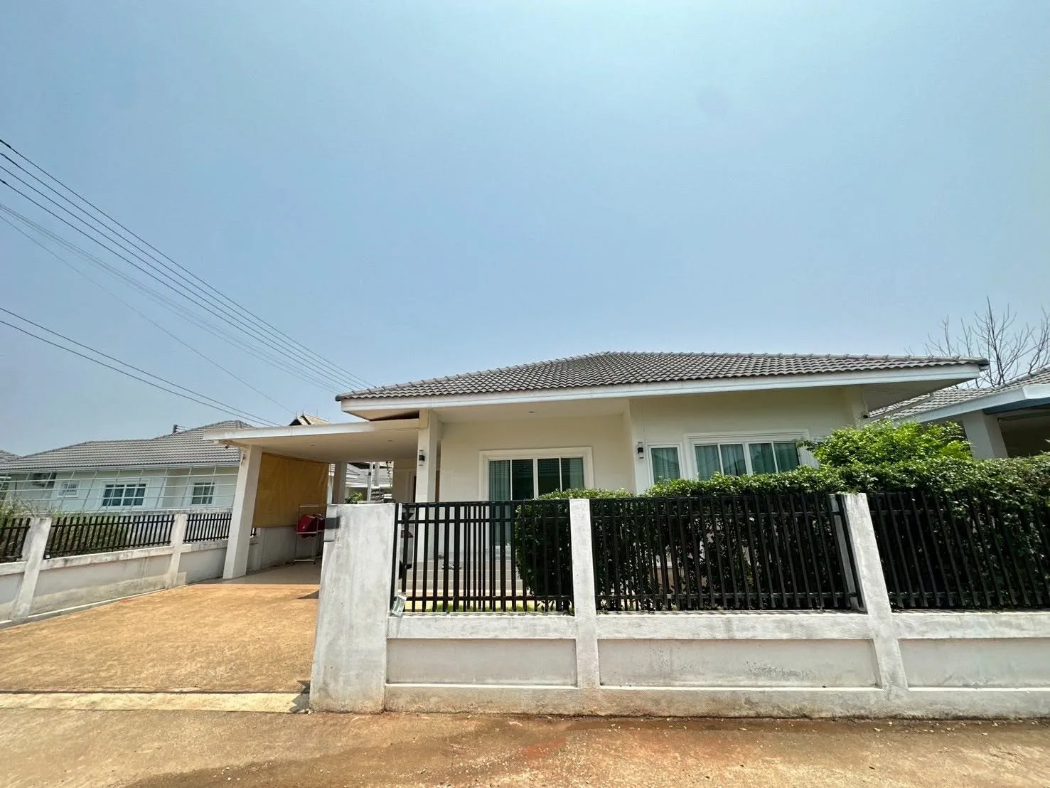 ขายบ้านตรงข้ามสนามบินแม่ฟ้าหลวงเชียงราย ราคา 2.45 ล้านบาท