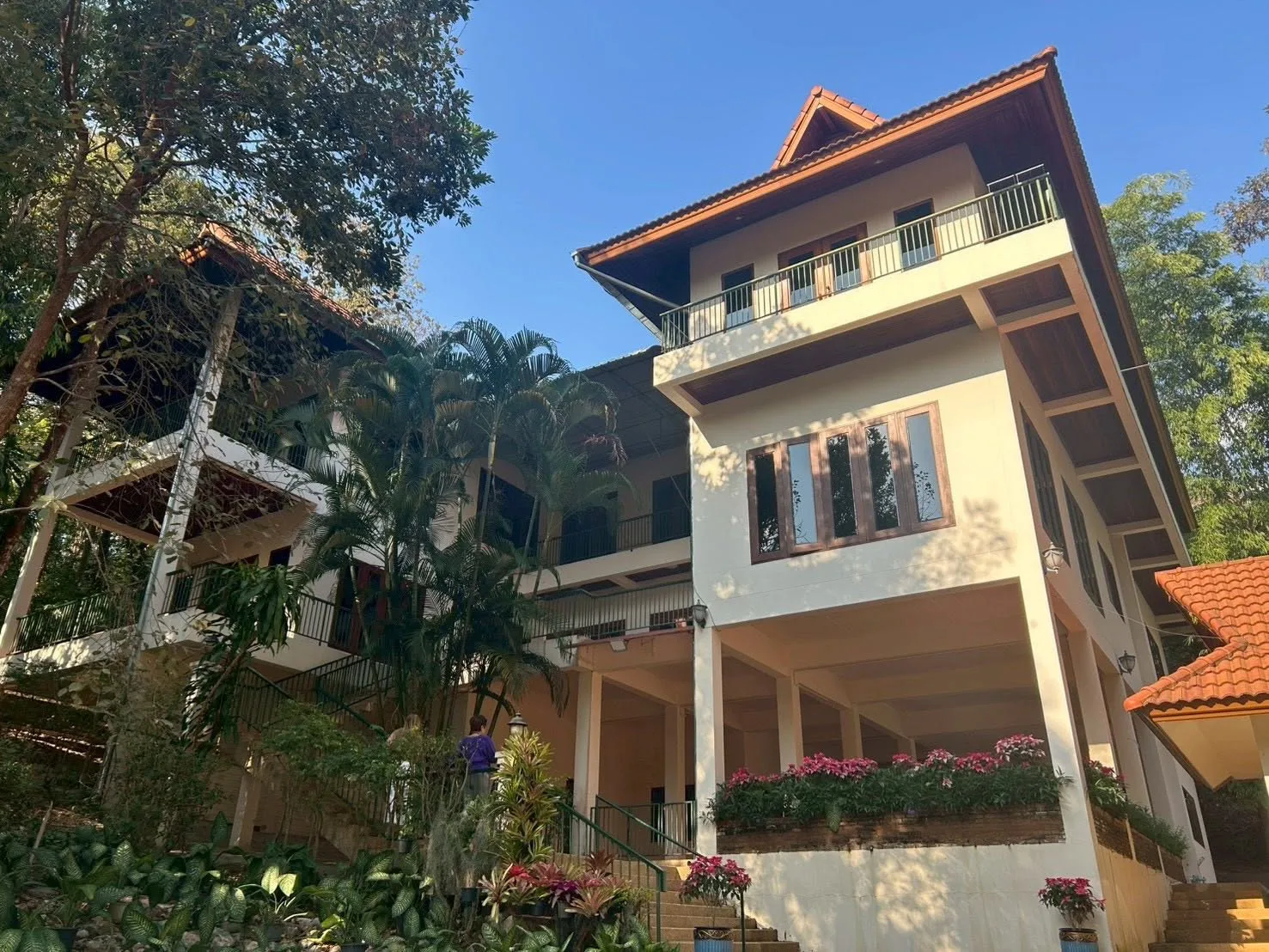 บ้านหลังใหญ่ดอยเขาควาย พื้นที่กว่า 2 ไร่ เช่า 65,000 ขาย 30 ล้าน