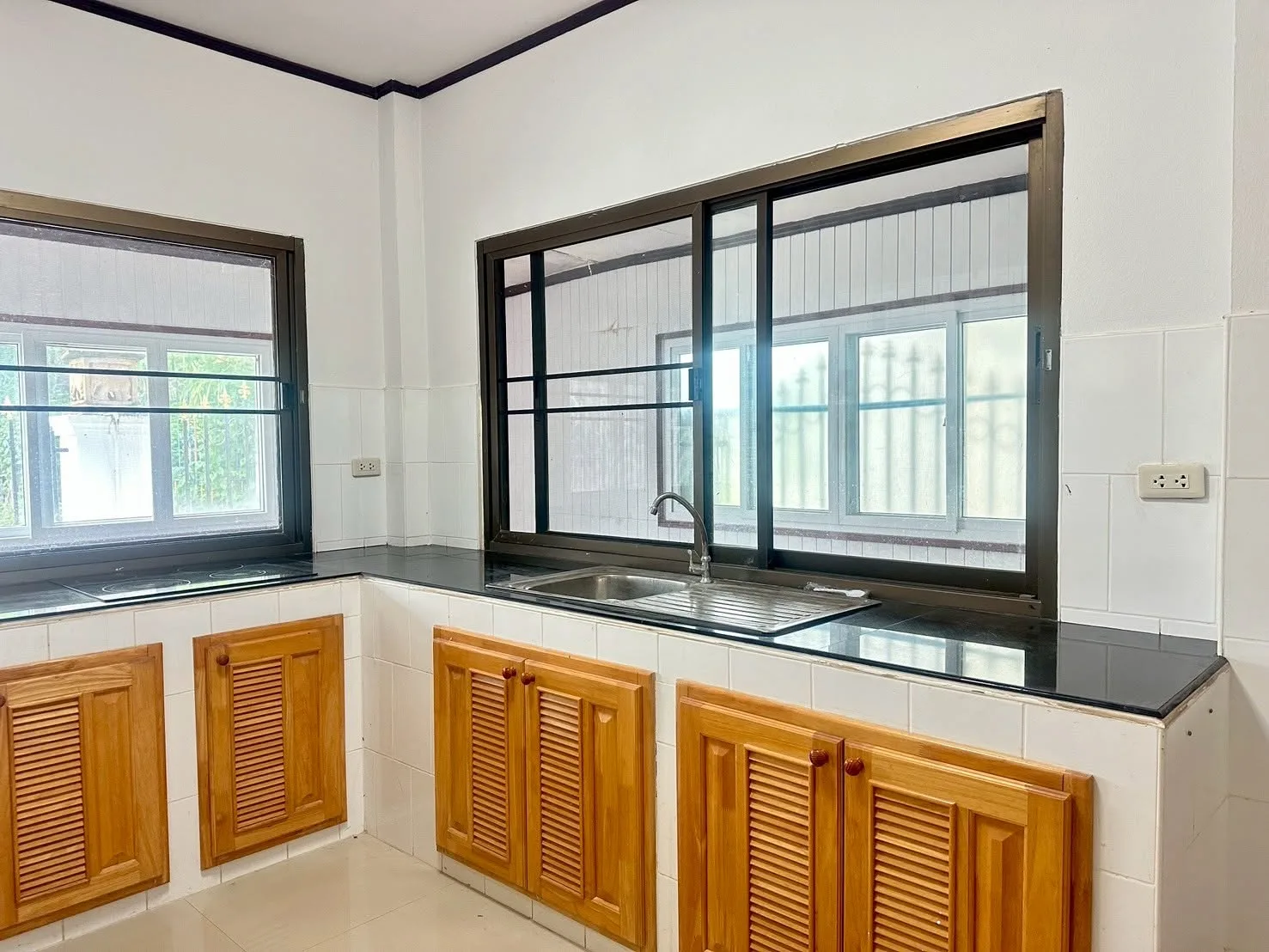 ขาย/ให้เช่าบ้านพร้อมอยู่ท่าสาย เชียงราย มีสระว่ายน้ำ ราคา 2 ล้านบาท