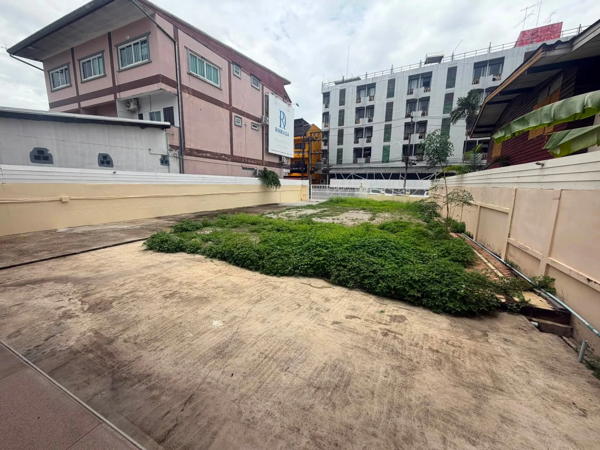 Large house for rent in central Chiang Rai opposite Sperm Club
