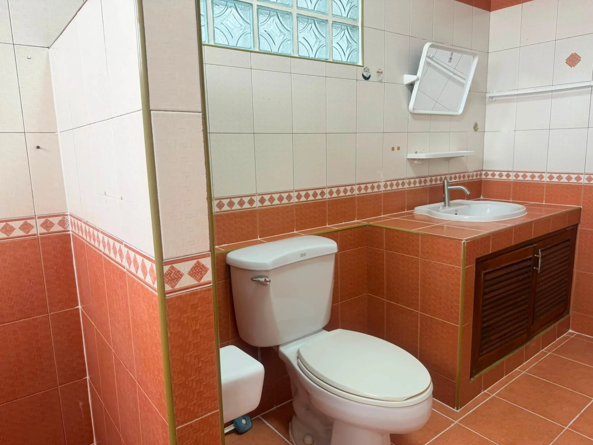 Large house for rent in central Chiang Rai opposite Sperm Club