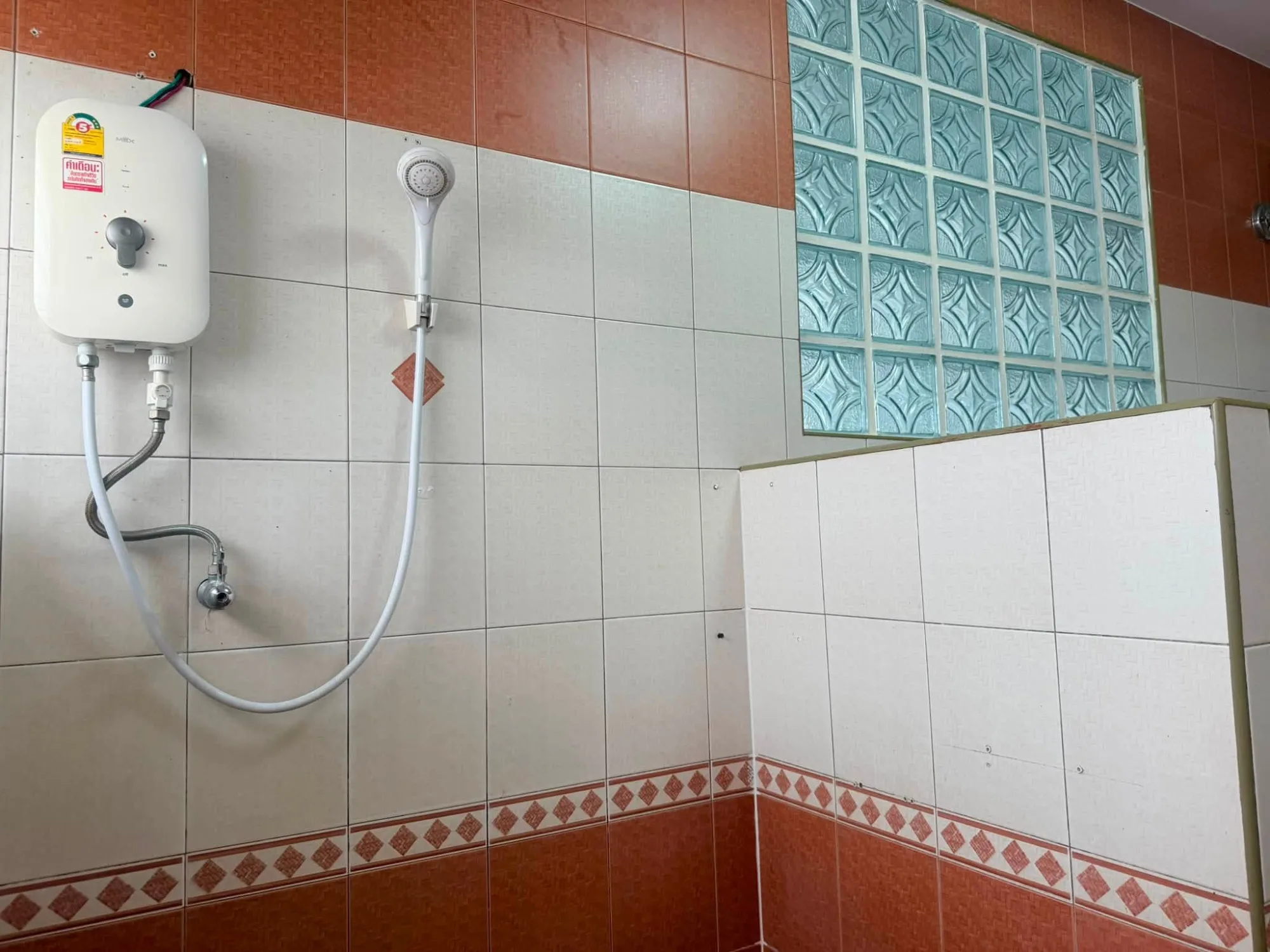 Large house for rent in central Chiang Rai opposite Sperm Club